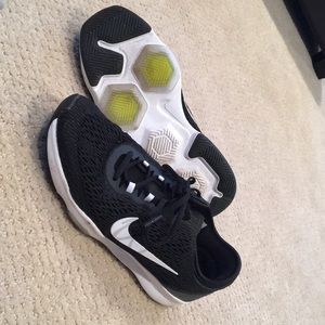 Nike Size 7.5 Women’s Zoom Fit Trainer EUC